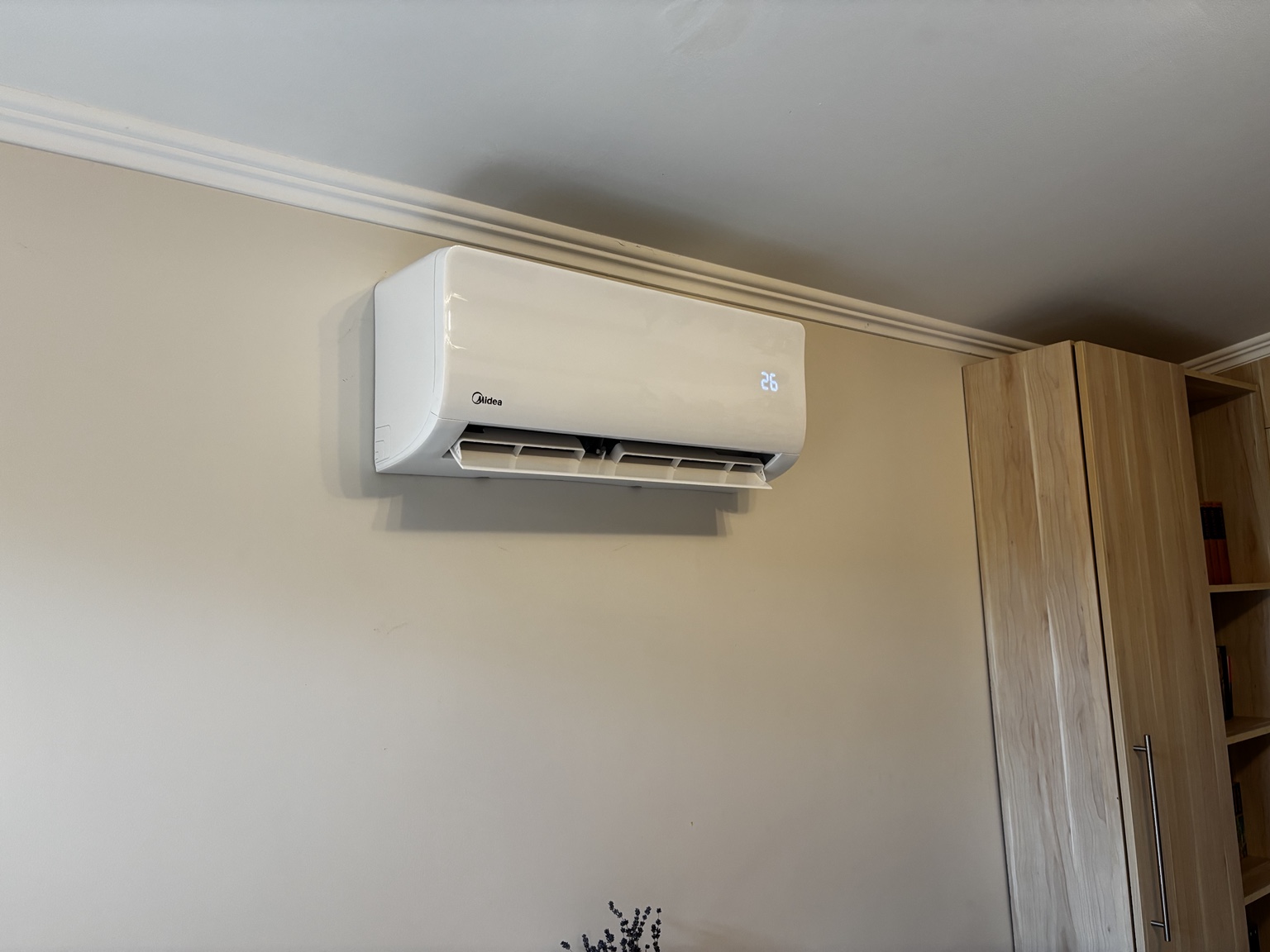 Midea beltéri egység telepítése