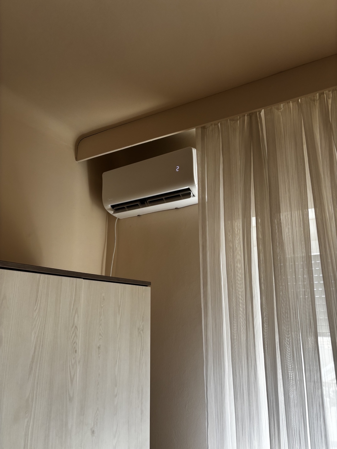 Midea beltéri egység másik nézetből